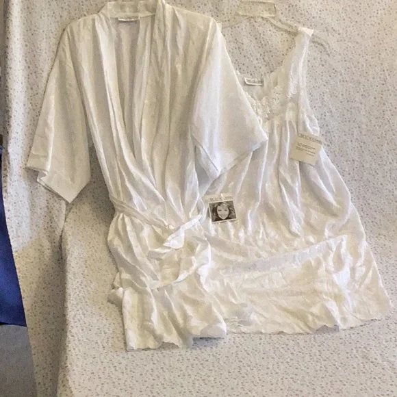 COPY - Carole Hochman nightgown and robe set.  NWT - Picture 2 of 7